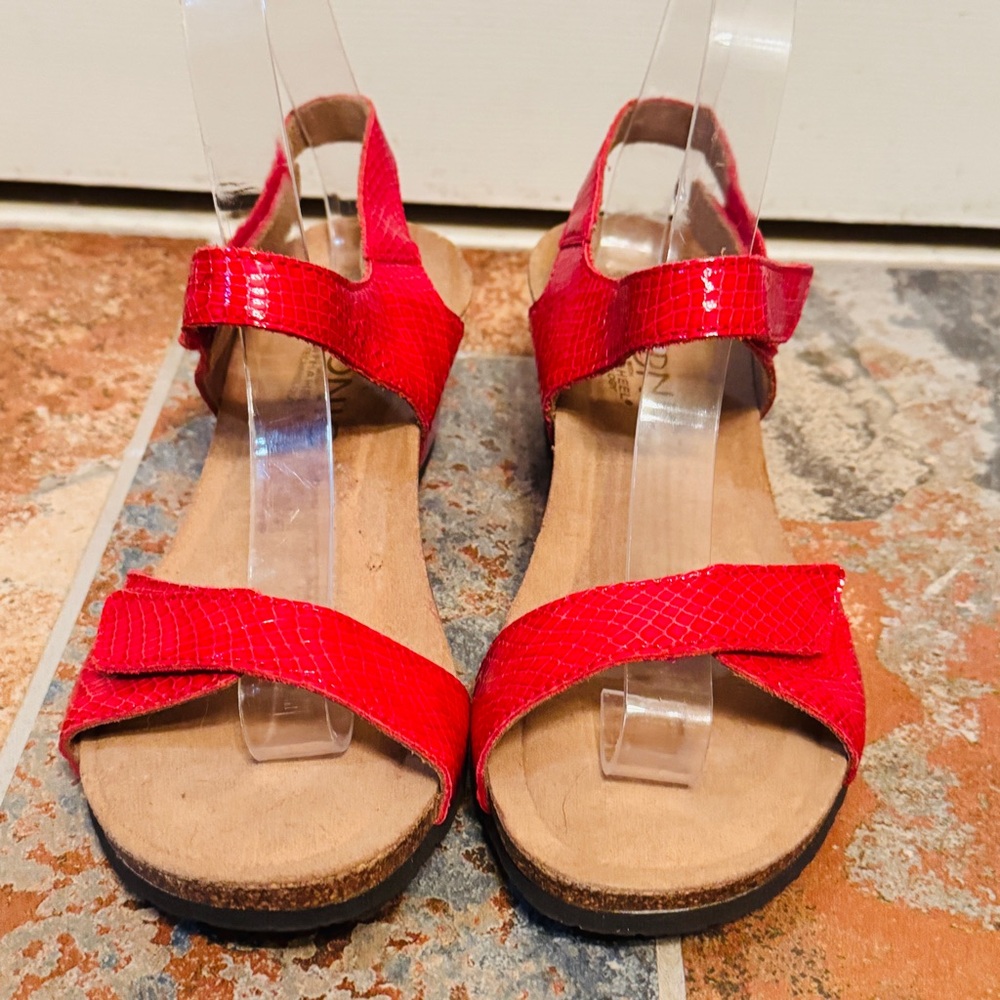 🌹Sassy Wedge, Made In Spain Vionic Ortho Red Leather Women's Adjustable Sandals! - Picture 3 of 14